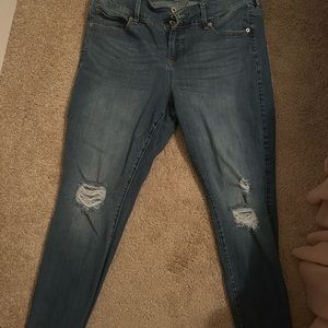 ripped jeans/ jeggings